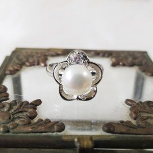 nwot 9mm Ivory Saltwater Pearl Flower Silver Ring